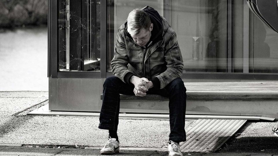 過去の後悔に眠れない夜へ｜人生を責めすぎない言葉26選